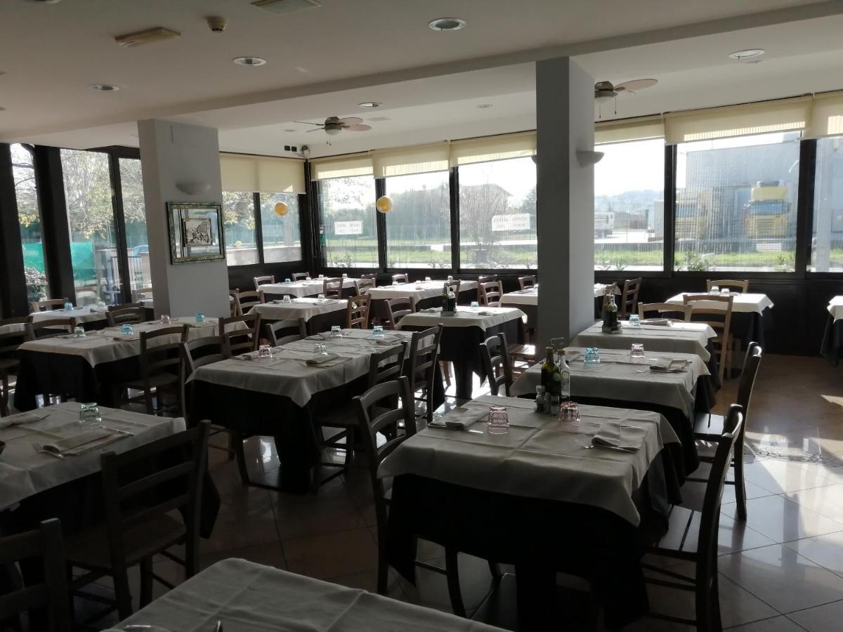 Sestosenso Food Drink Sleep Ristorante Pizzeria Alloggi Чезена Екстер'єр фото